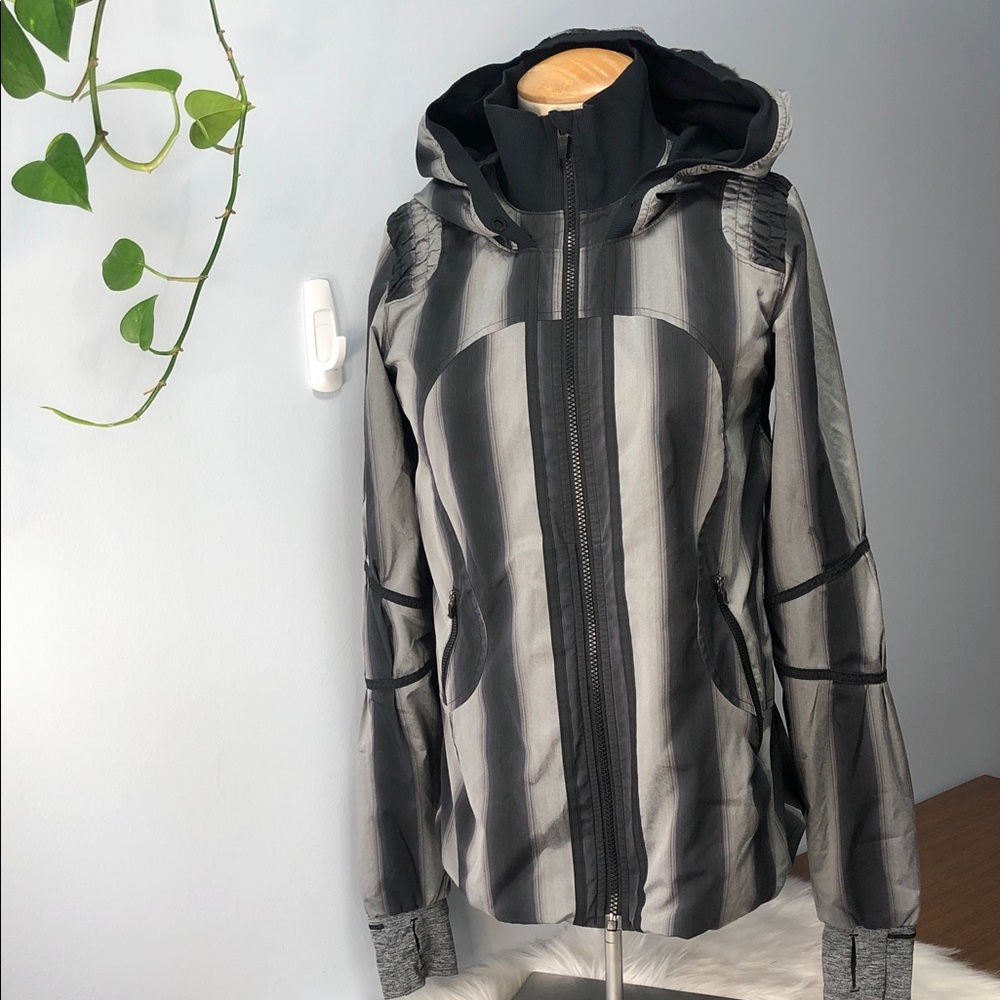 Lululemon Hooded That’s The Run  Track & Field Jacket Size 6